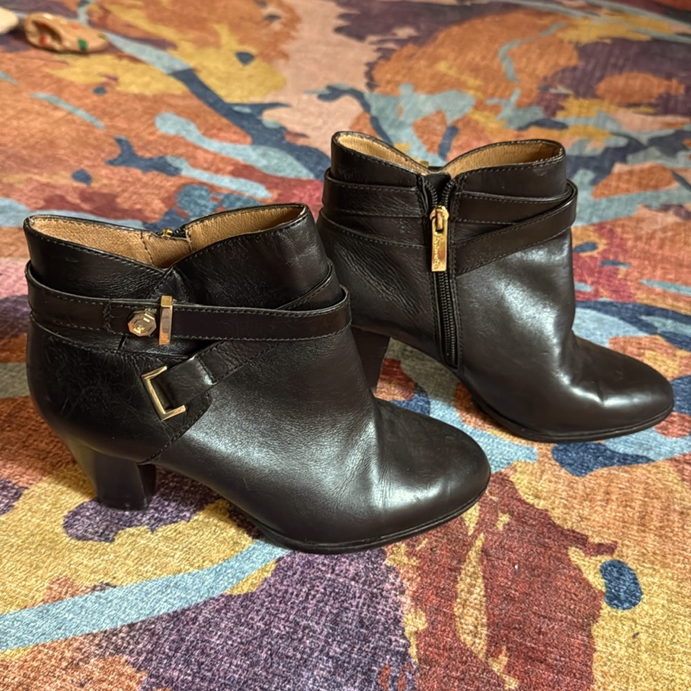 Louise et Cie Vianne Bootie Black Ankle Leather